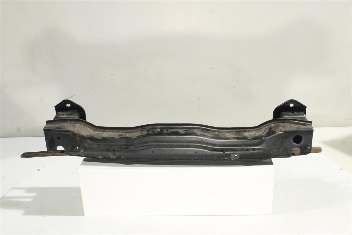 Traviesa paragolpes Tra.
