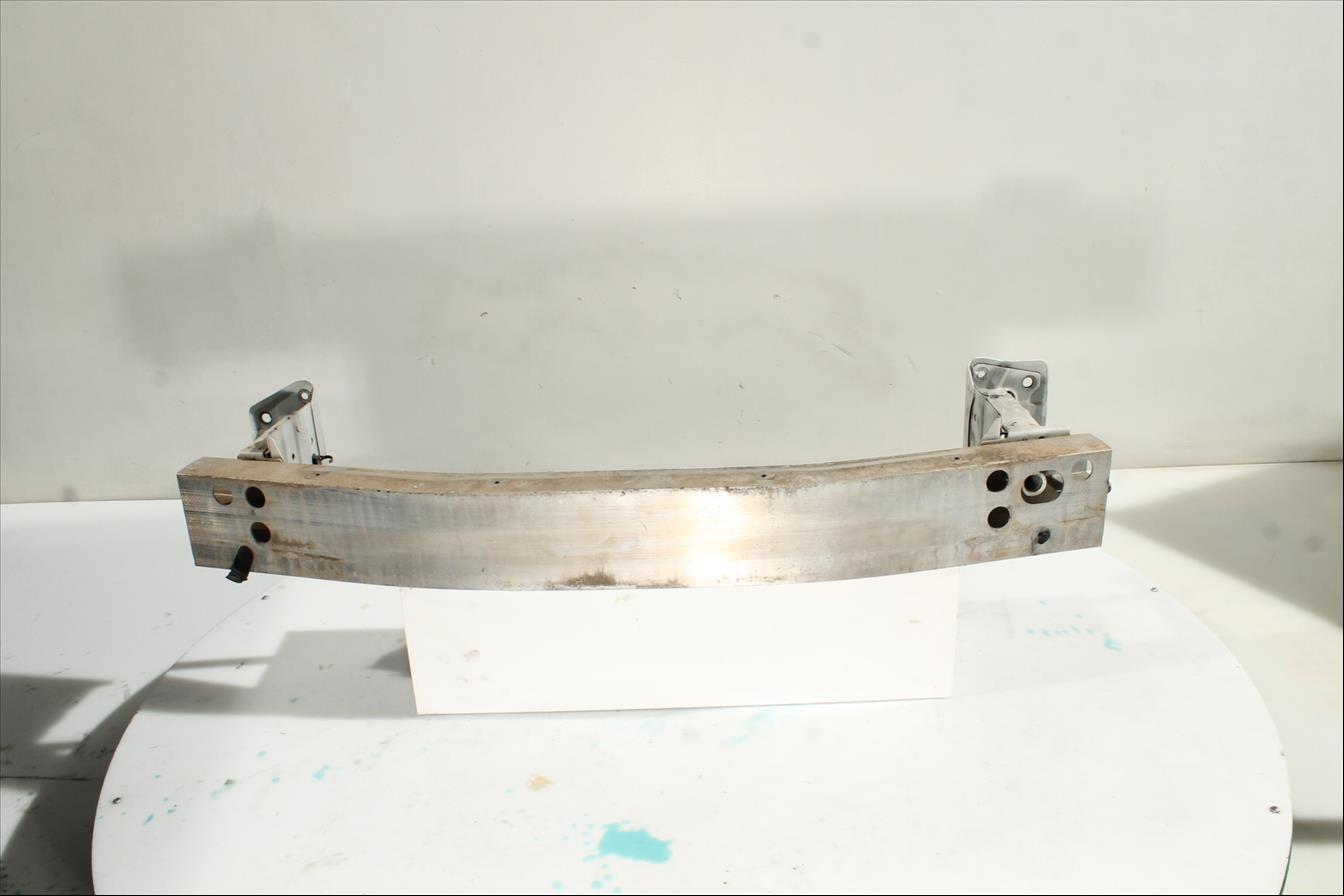 Traviesa paragolpes Del.