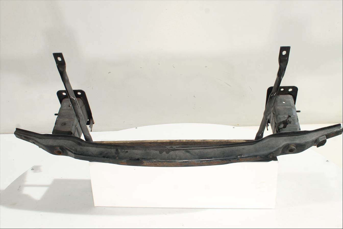Traviesa paragolpes Tra.