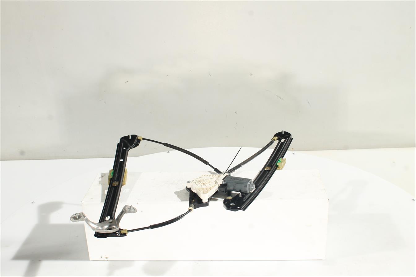 Elevalunas eléctrico puerta Del. Der.
