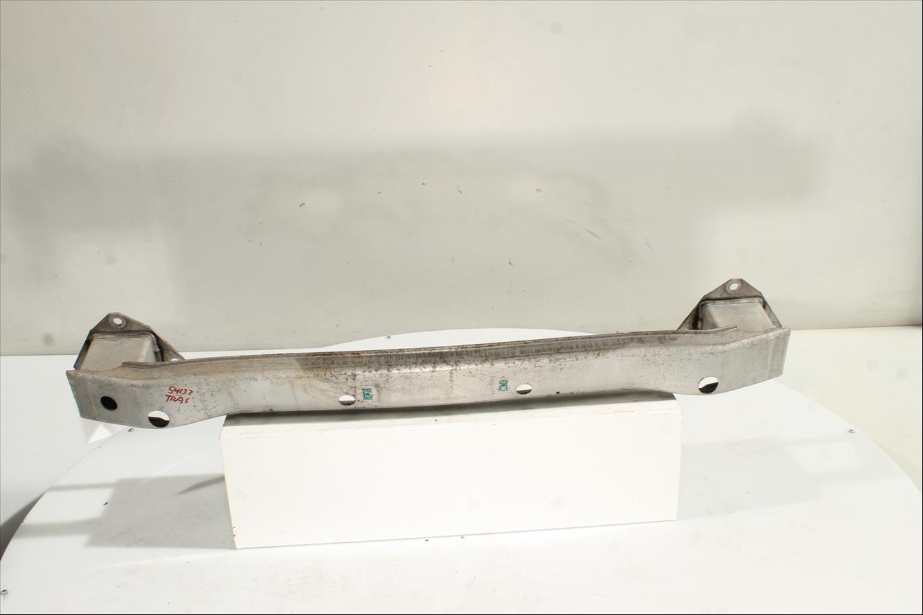 Traviesa paragolpes Tra.
