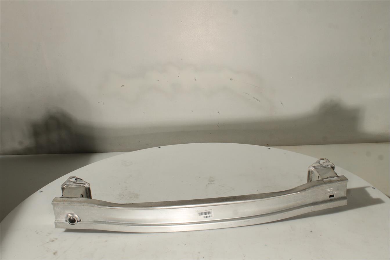 Traviesa paragolpes Tra.