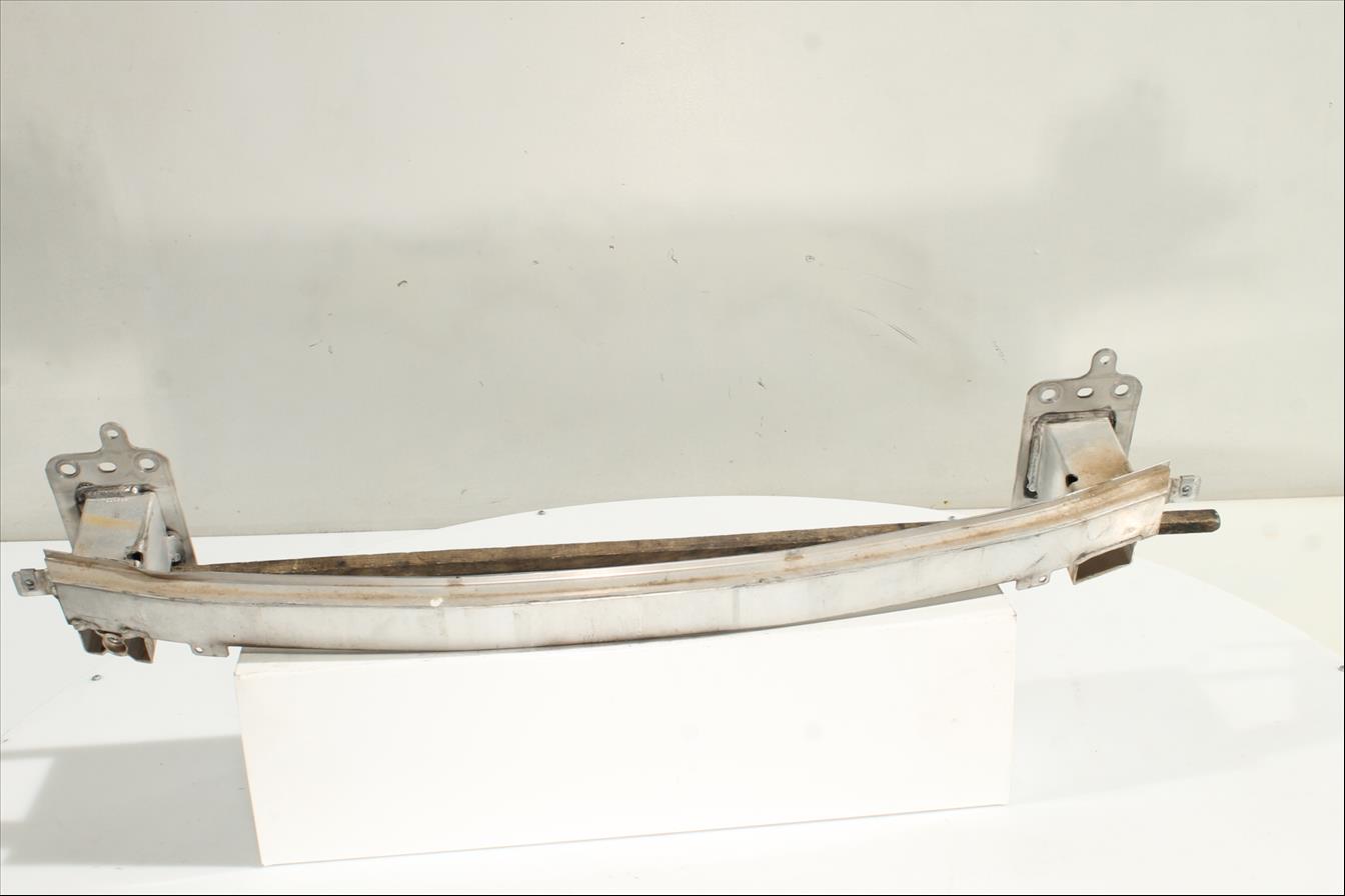 Traviesa paragolpes Del.