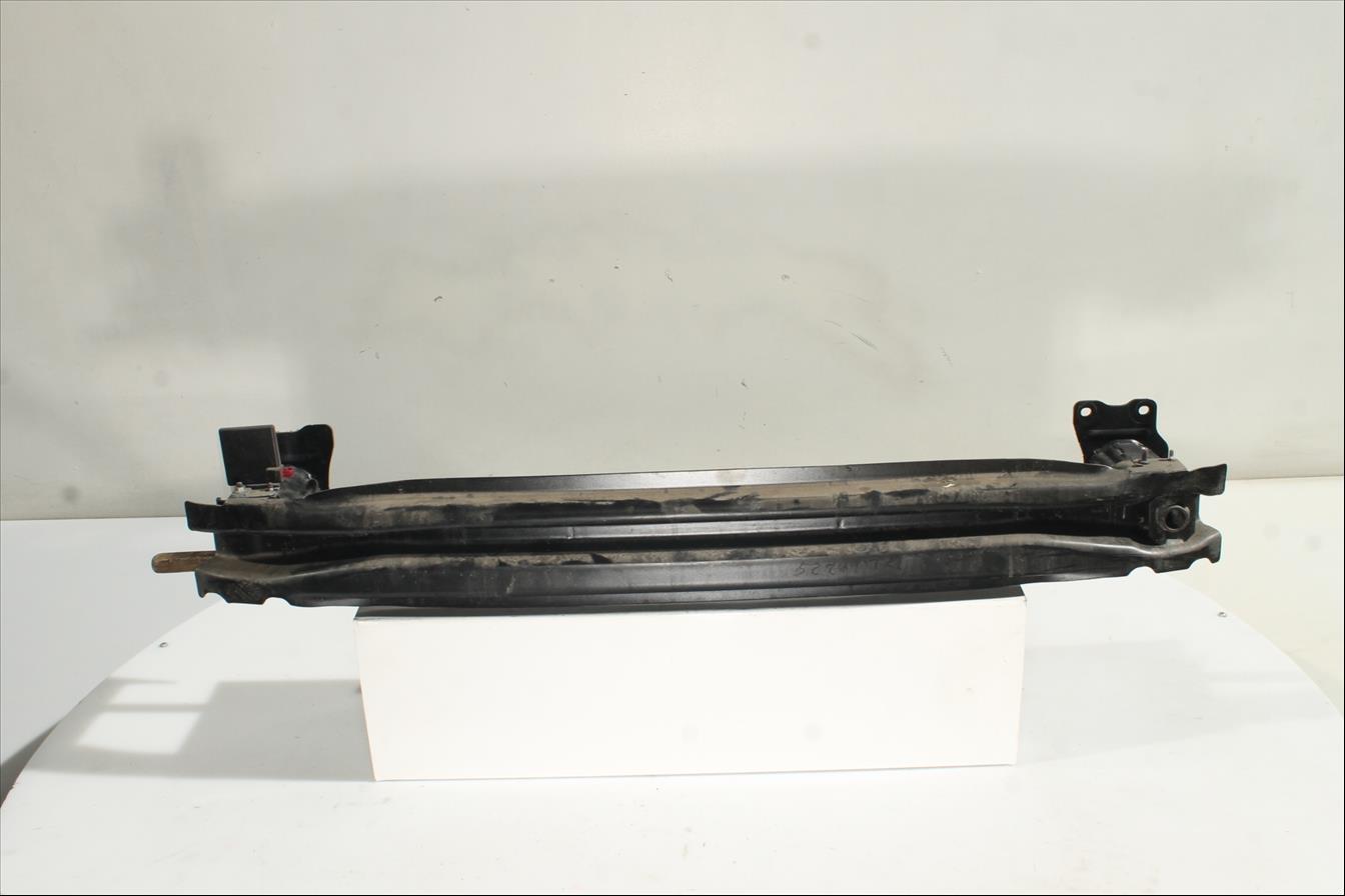 Traviesa paragolpes Tra.