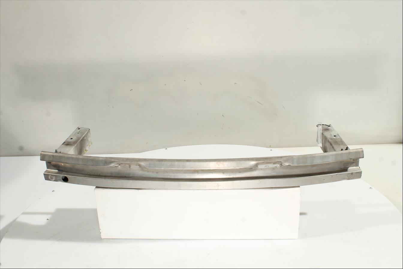 Traviesa paragolpes Tra.