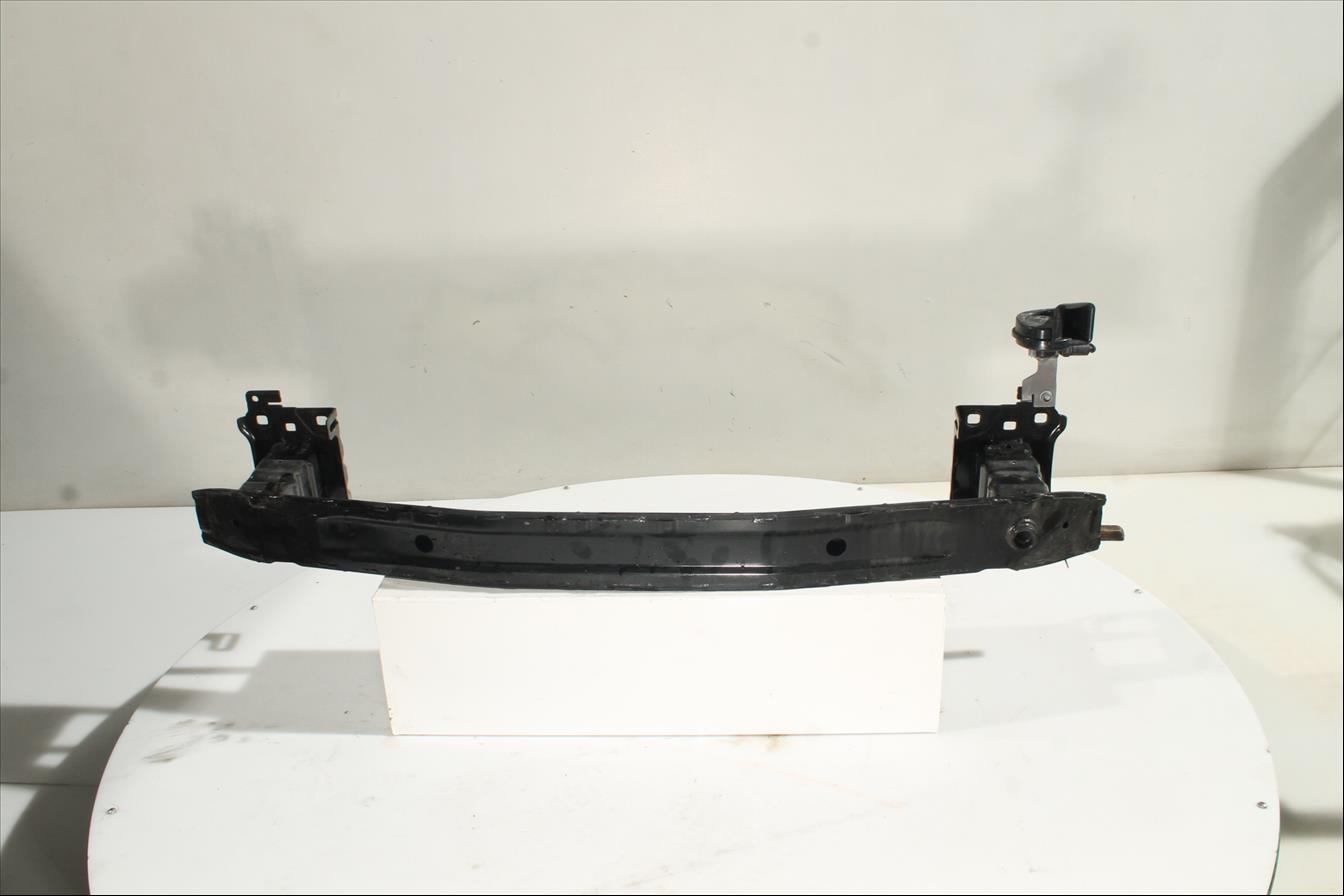 Traviesa paragolpes Del.