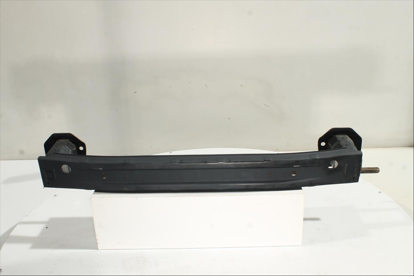 Traviesa paragolpes Tra.