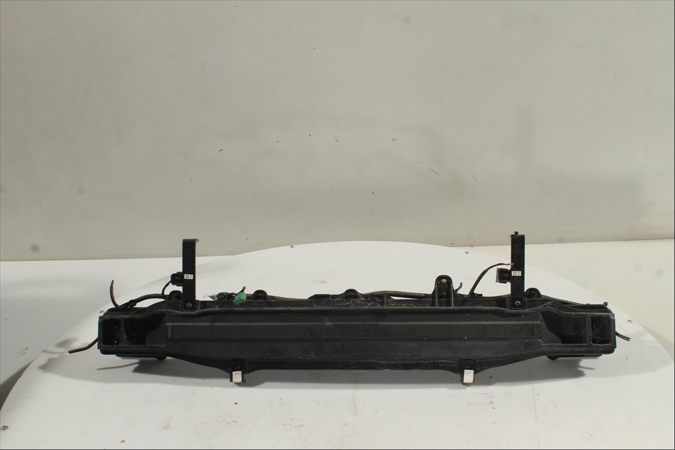 Traviesa paragolpes Tra.
