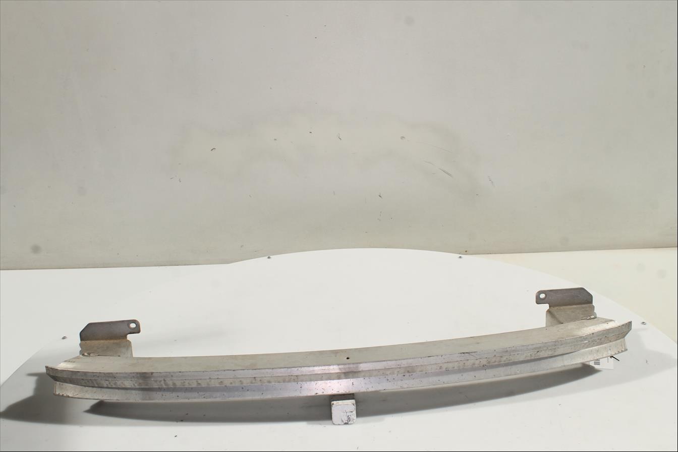 Traviesa paragolpes Tra.