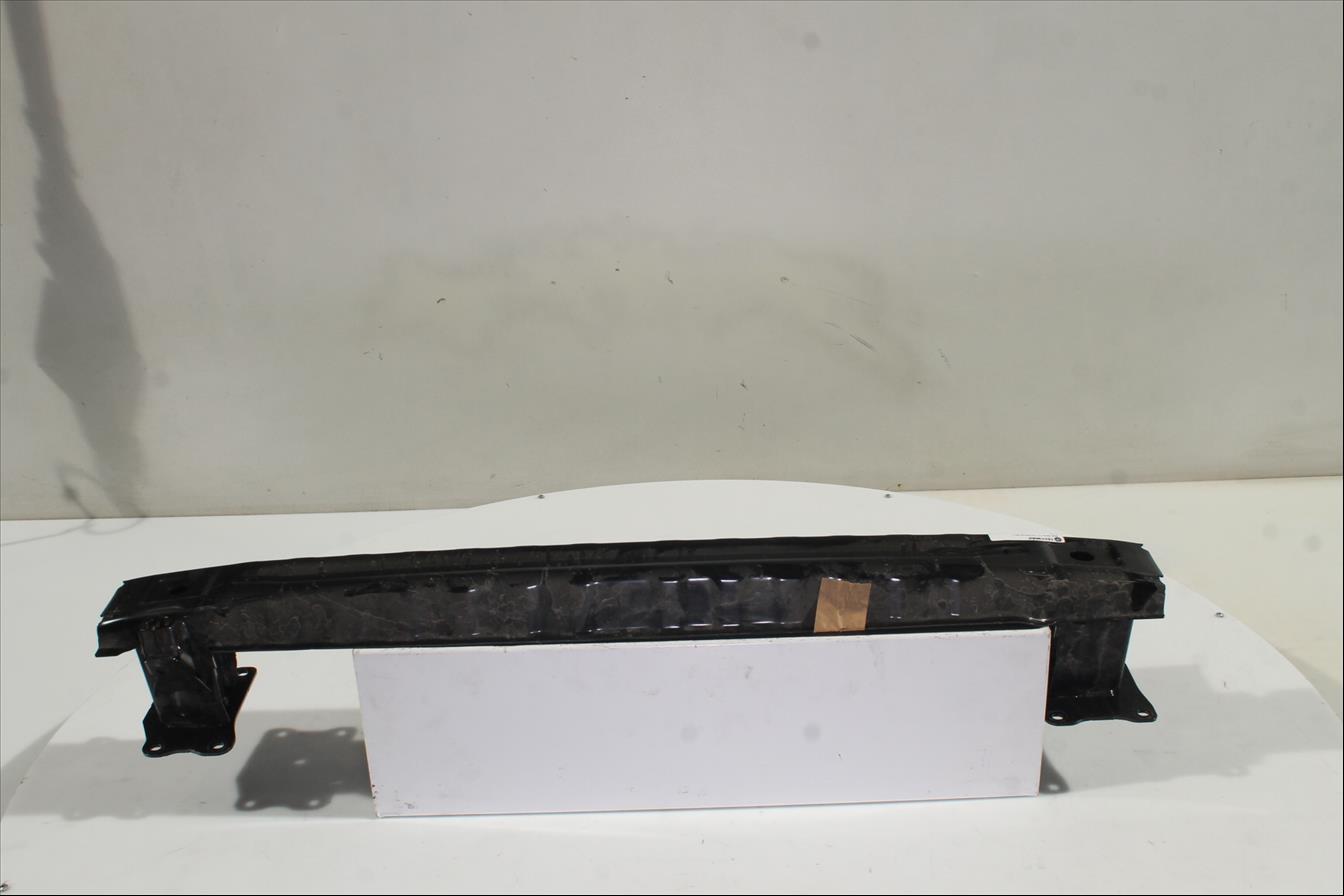 Traviesa paragolpes Tra.