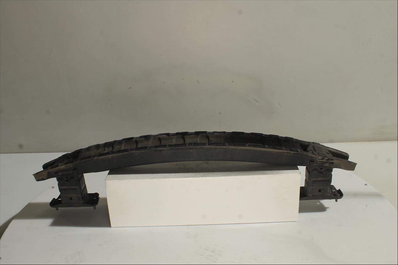 Traviesa paragolpes Tra.