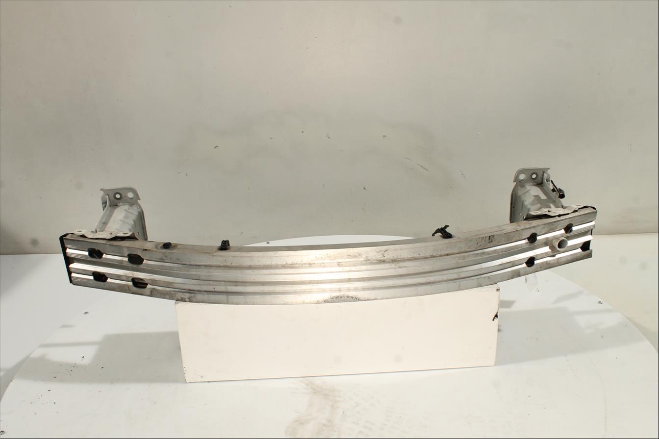 Traviesa paragolpes Tra.