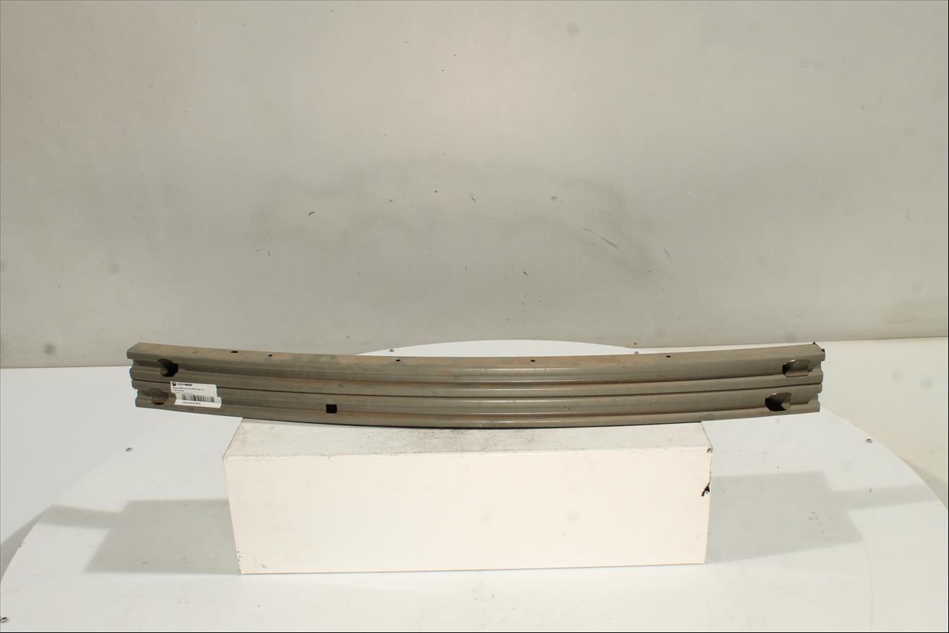 Traviesa paragolpes Tra.