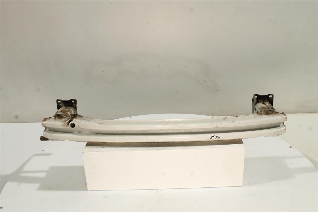 Traviesa paragolpes Tra.