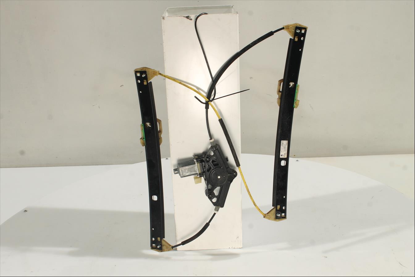 Elevalunas eléctrico puerta Del. Der.