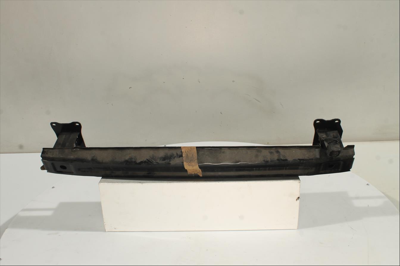 Traviesa paragolpes Tra.