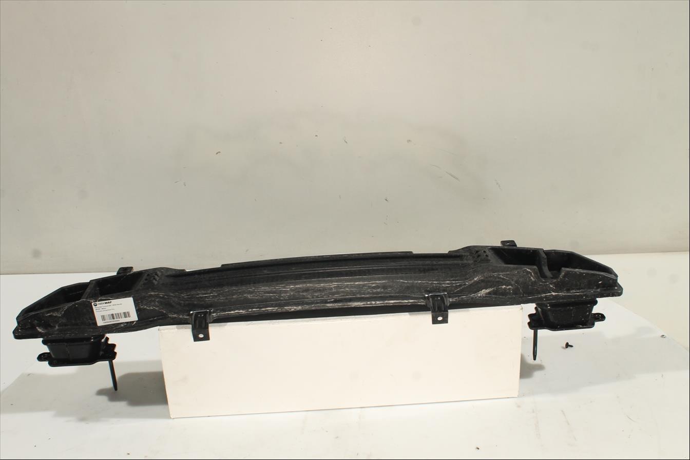 Traviesa paragolpes Tra.