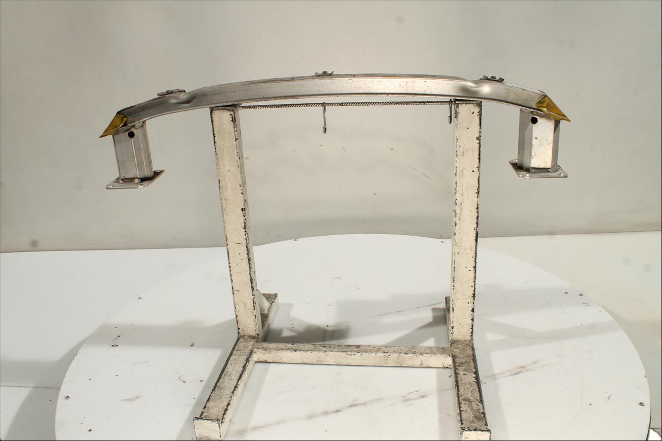 Traviesa paragolpes Del.