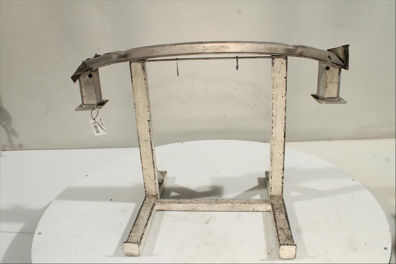 Traviesa paragolpes Del.