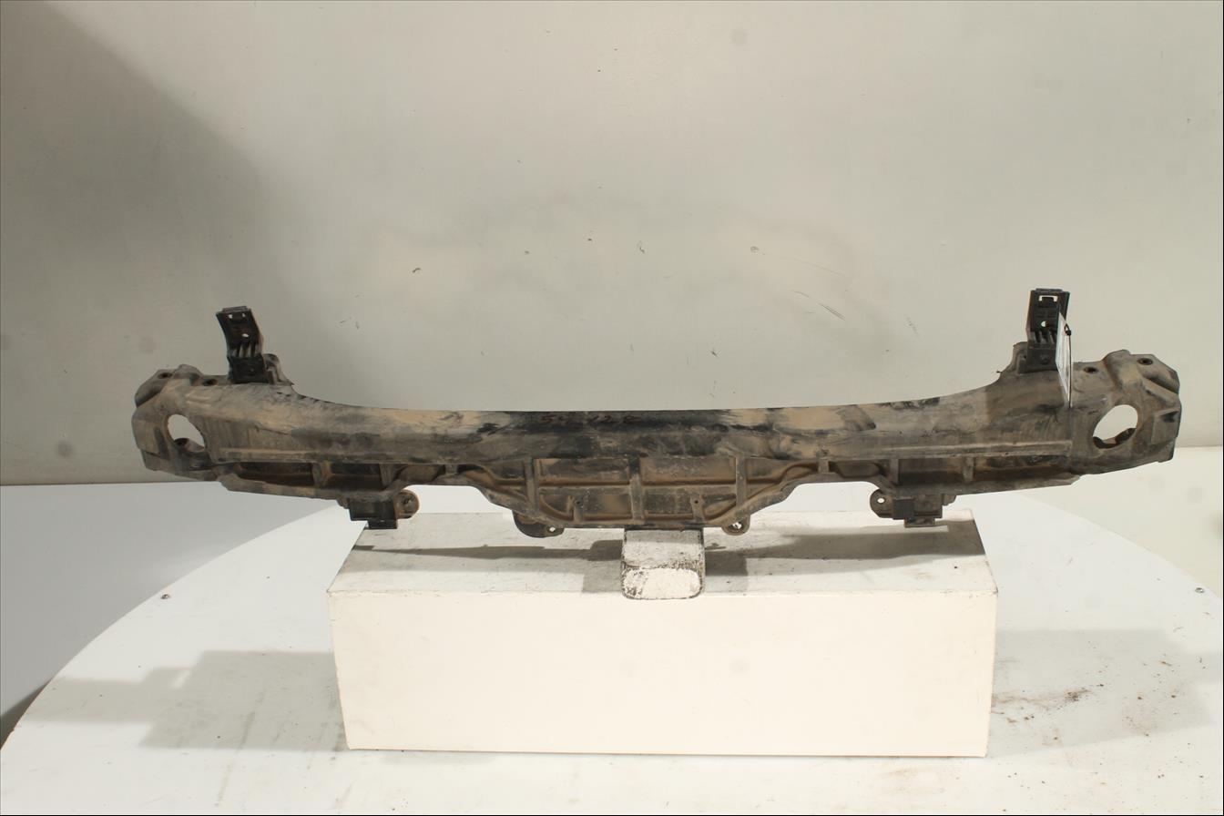 Traviesa paragolpes Tra.