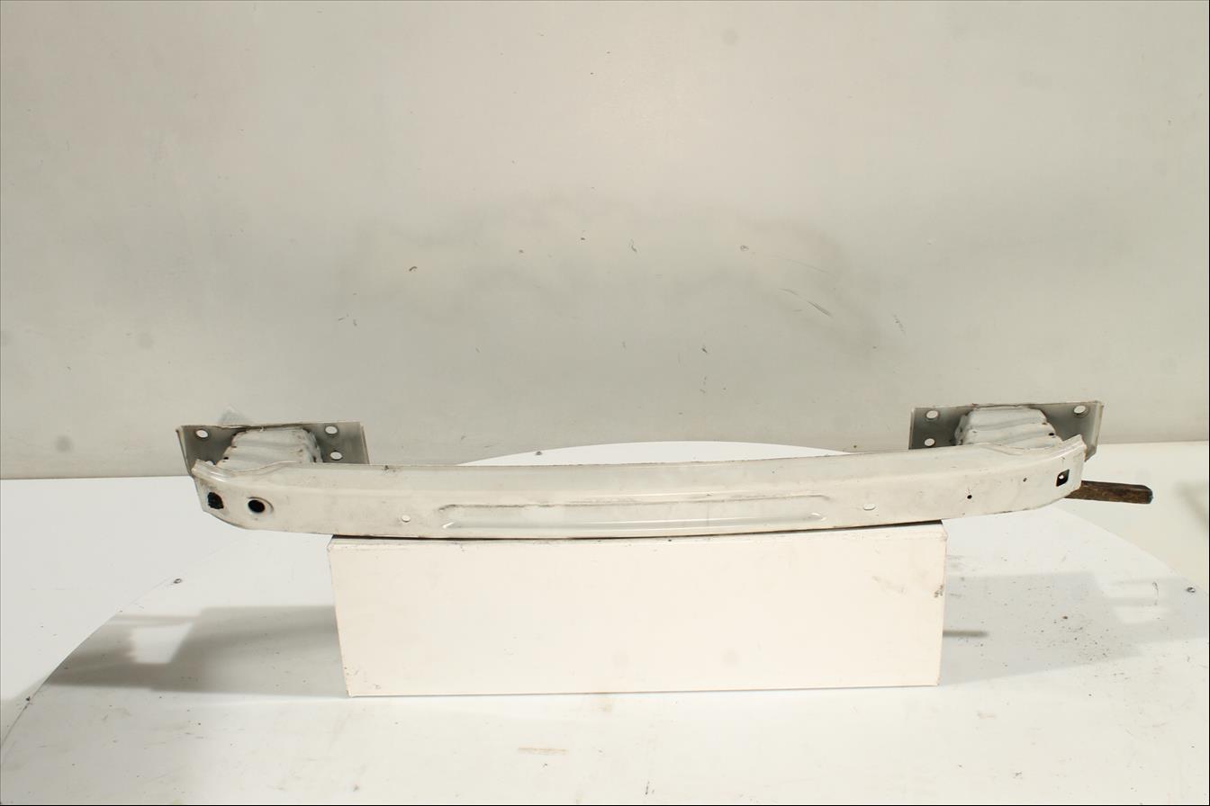 Traviesa paragolpes Tra.
