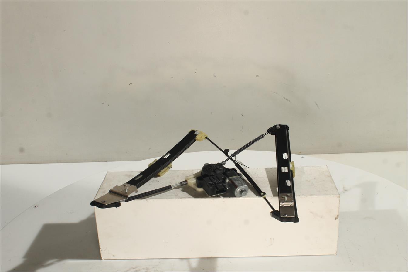 Elevalunas eléctrico puerta Del. Der.
