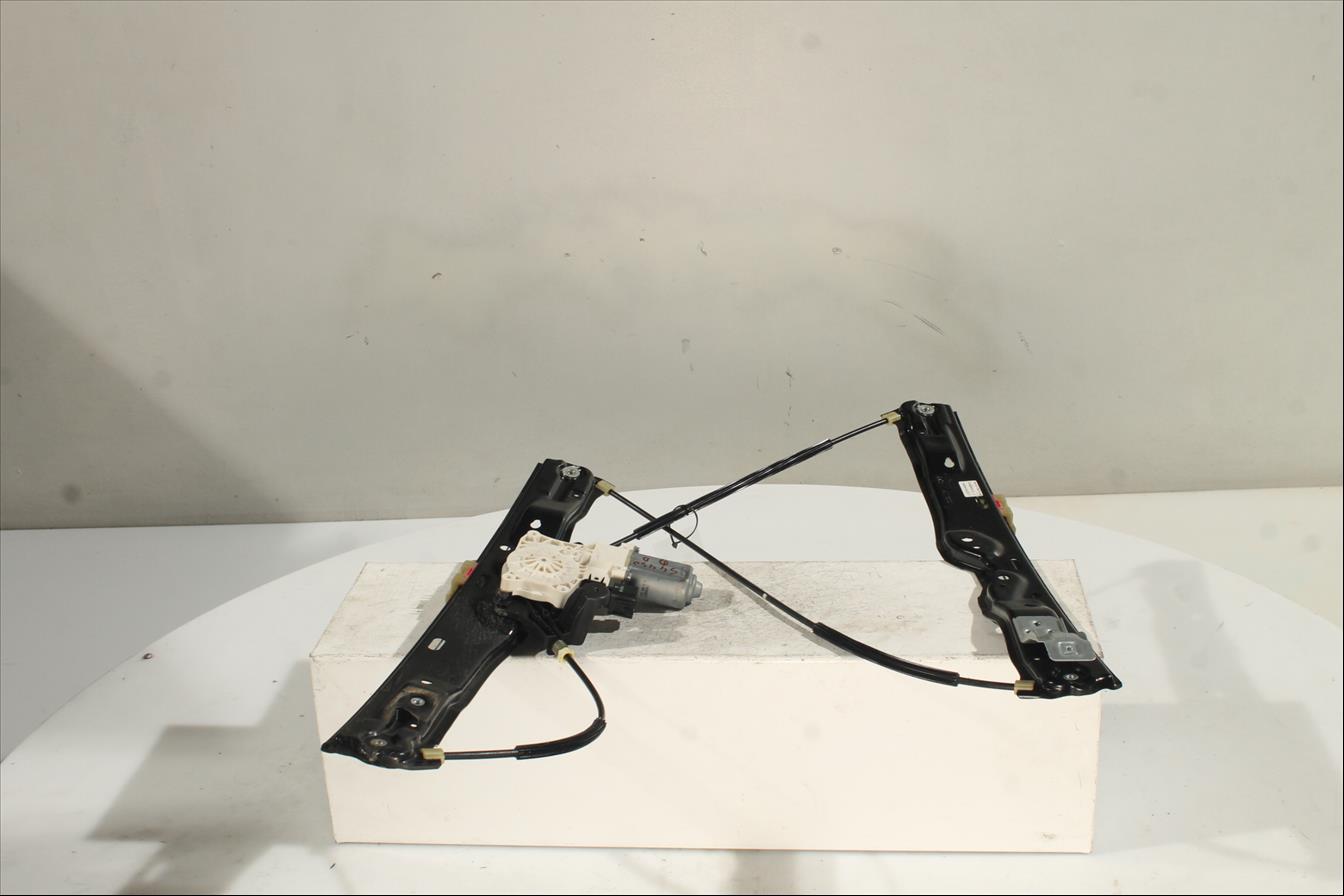 Elevalunas eléctrico puerta Del. Der.