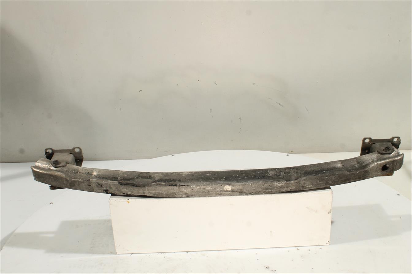 Traviesa paragolpes Tra.