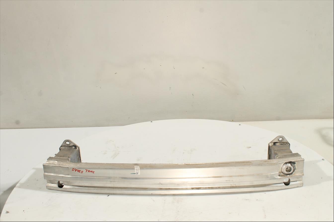 Traviesa paragolpes Tra.