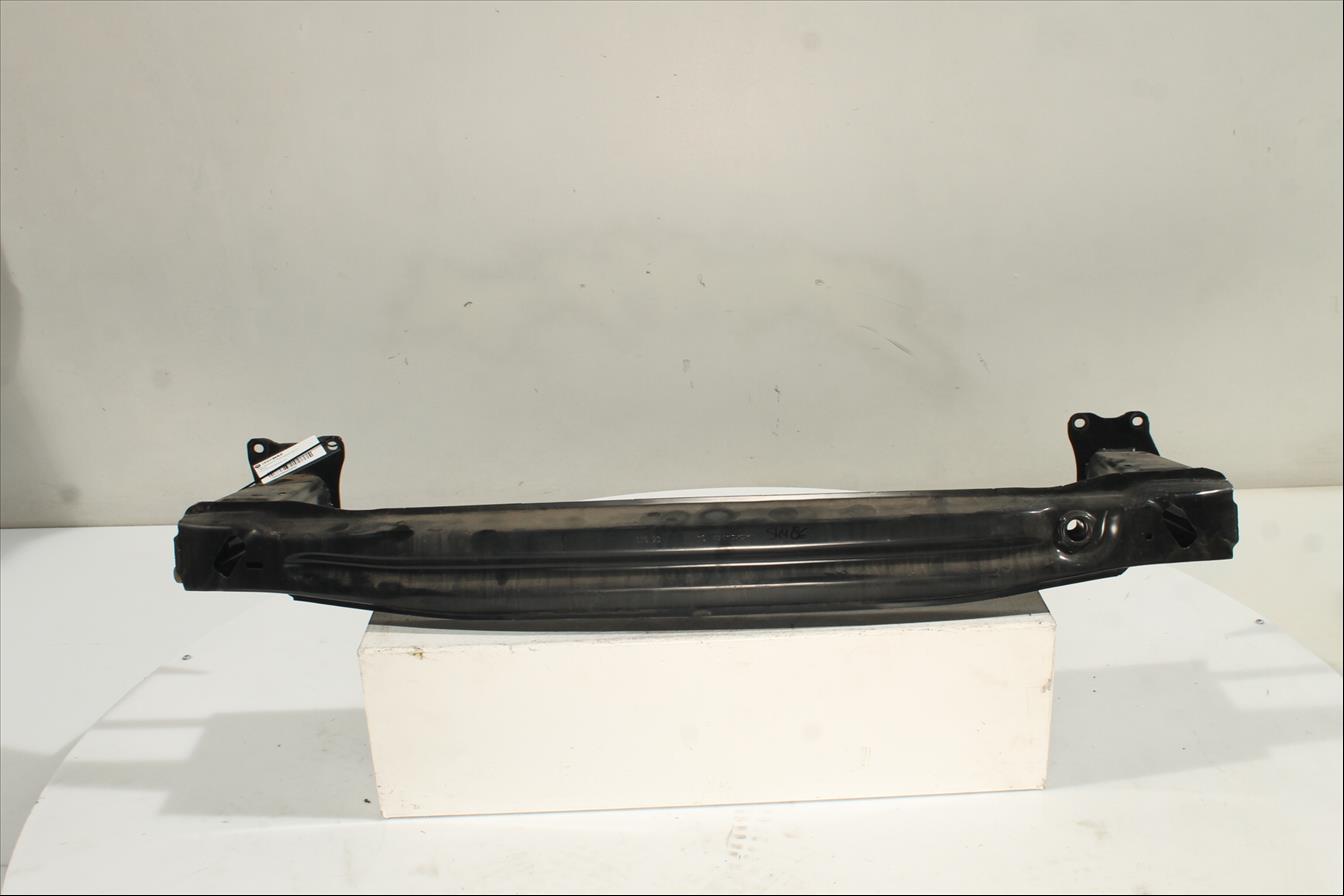 Traviesa paragolpes Tra.