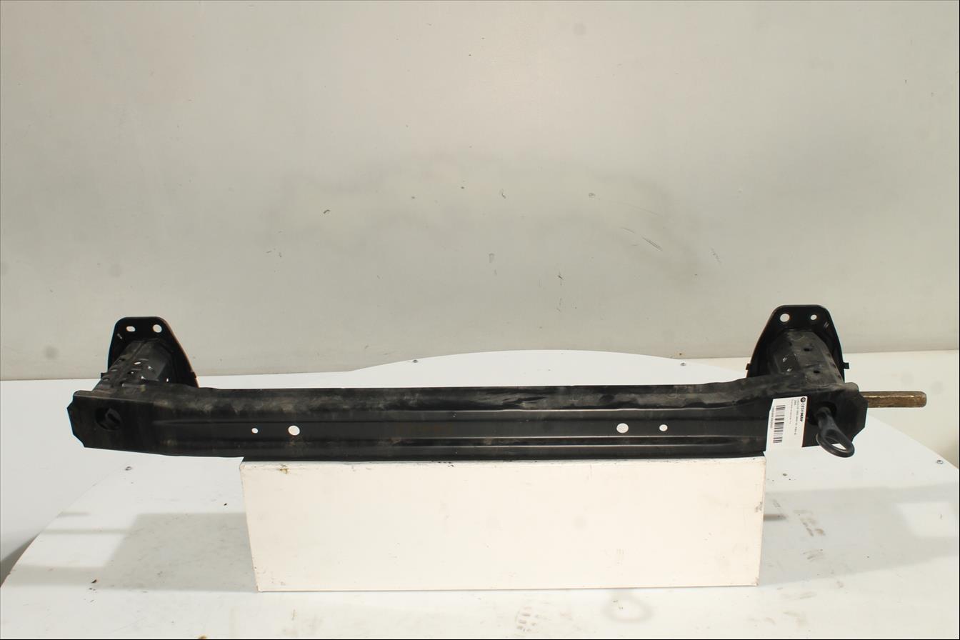 Traviesa paragolpes Tra.
