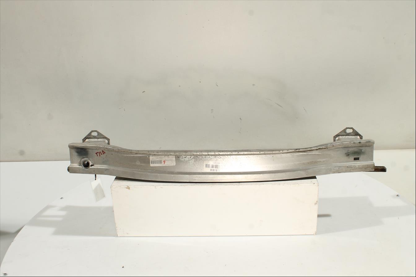 Traviesa paragolpes Tra.