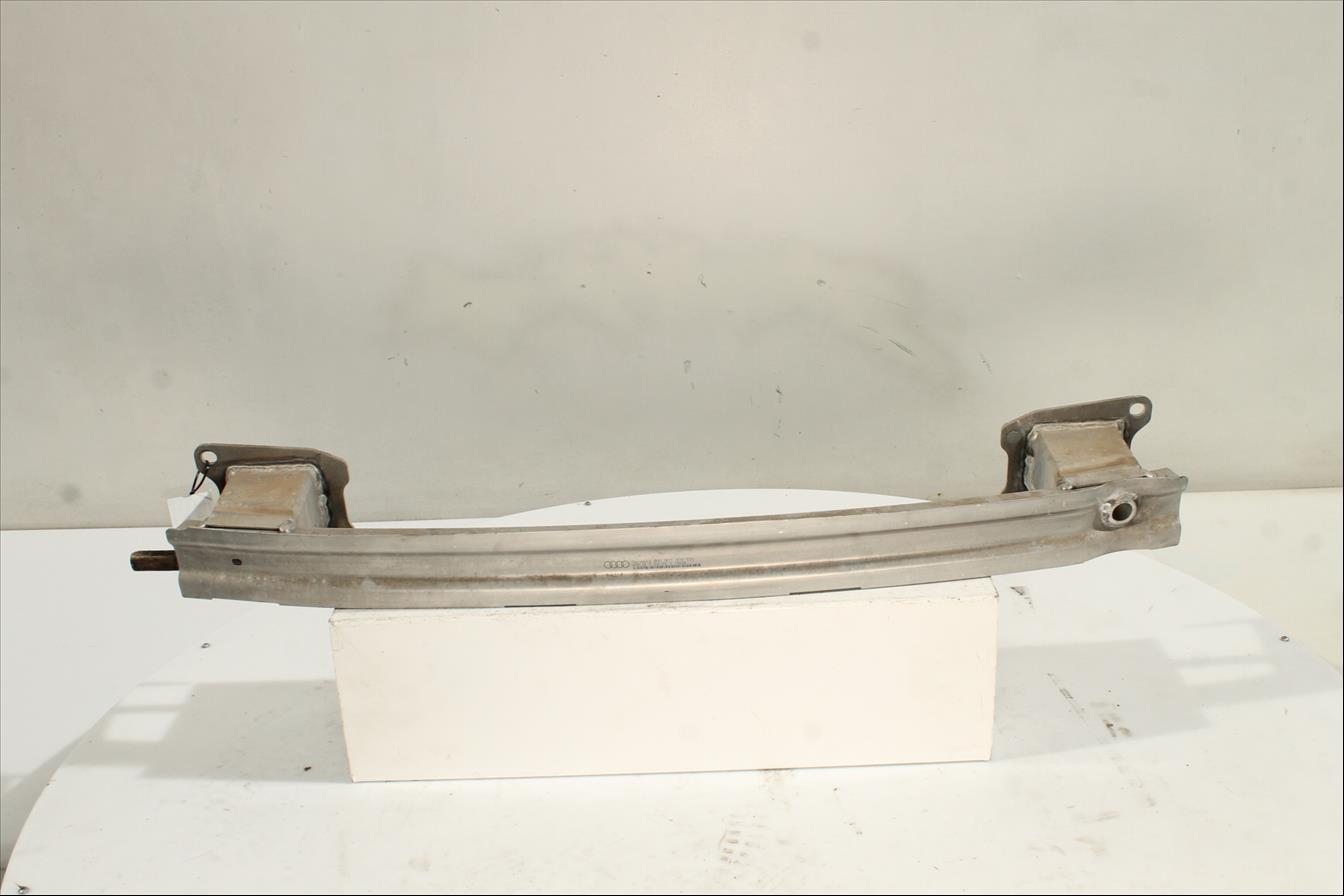 Traviesa paragolpes Tra.