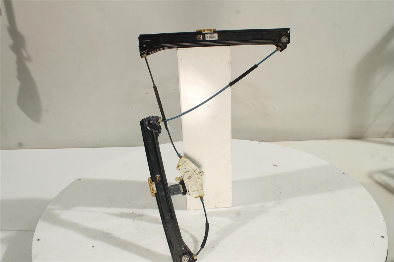 Elevalunas eléctrico puerta Del. Der.