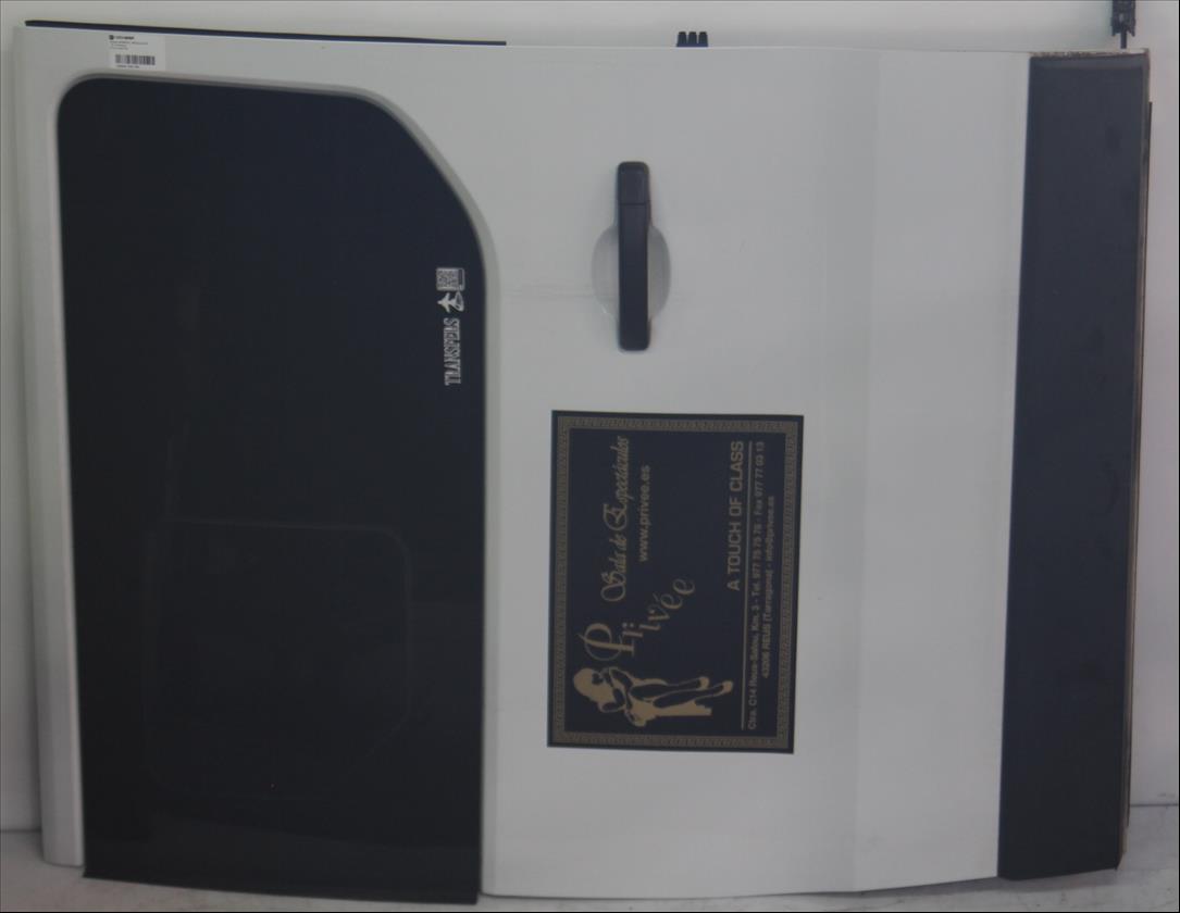Puerta lateral Der.