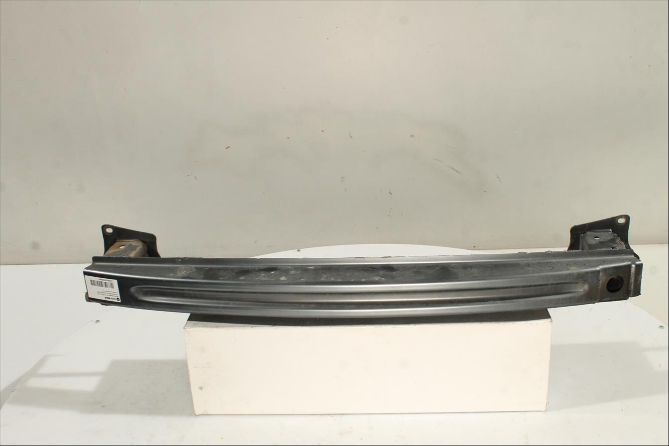 Traviesa paragolpes Tra.