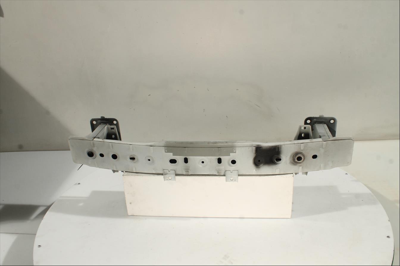 Traviesa paragolpes Del.