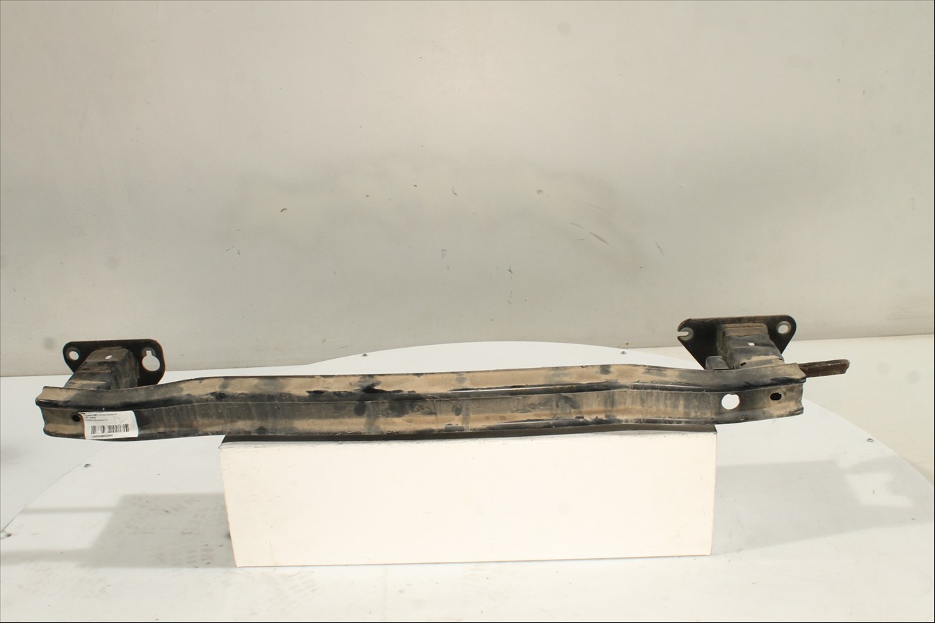 Traviesa paragolpes Tra.