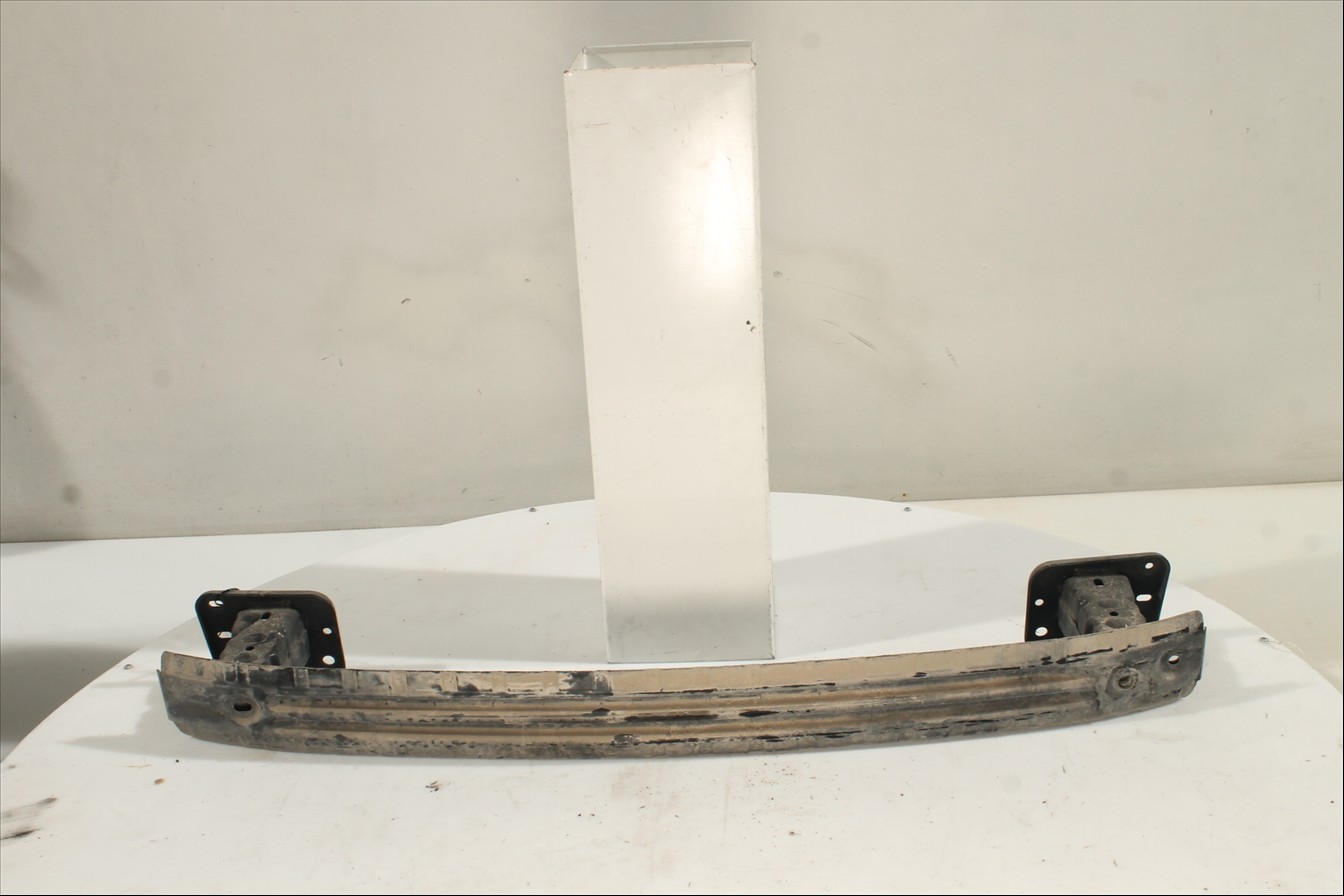 Traviesa paragolpes Tra.