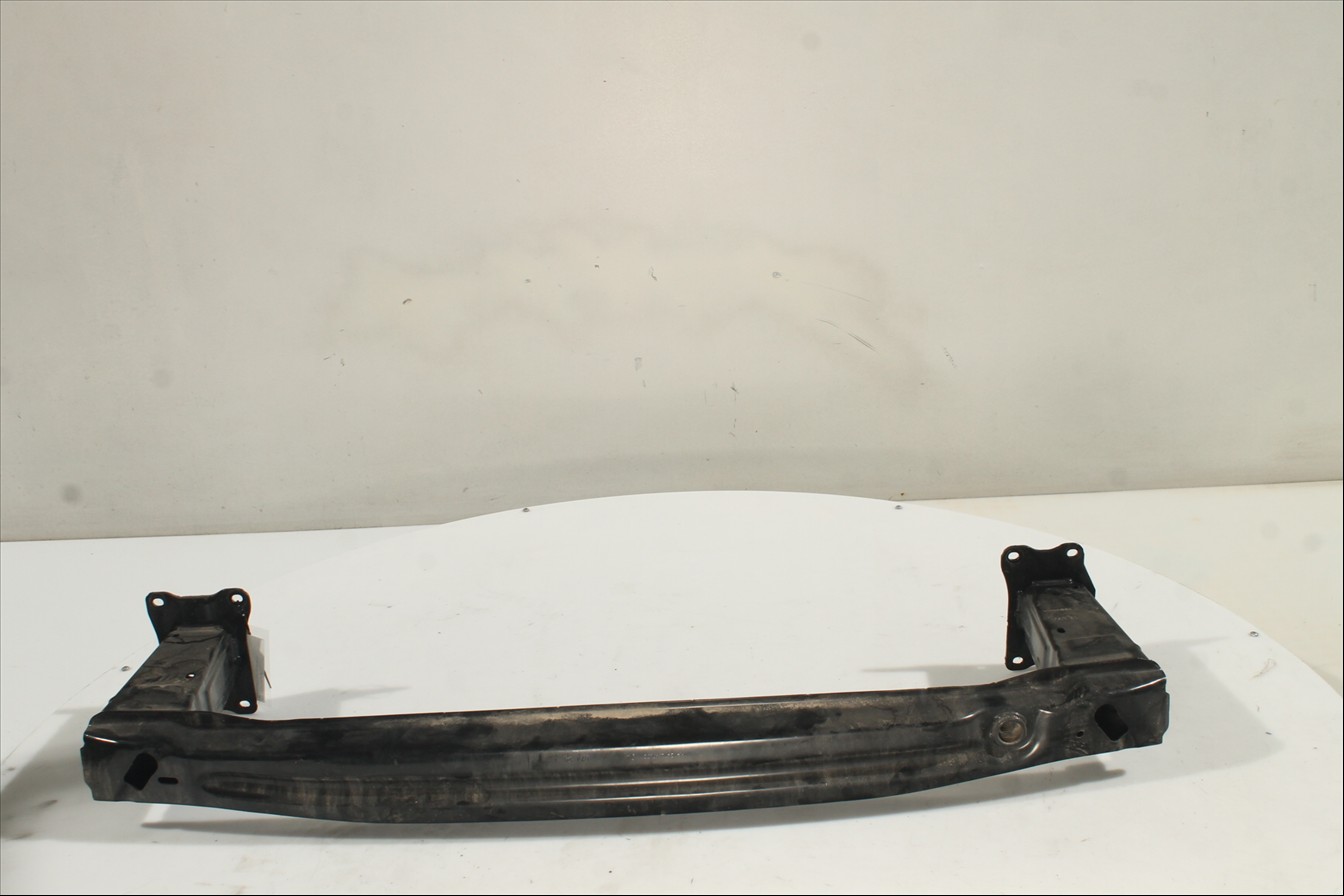 Traviesa paragolpes Tra.