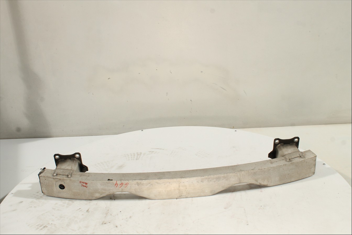 Traviesa paragolpes Tra.