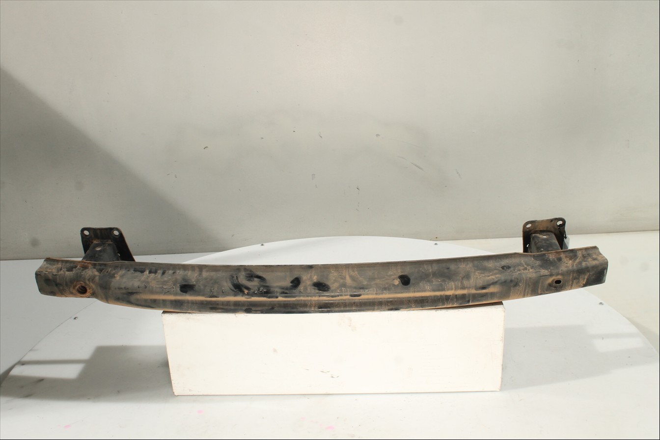 Traviesa paragolpes Tra.