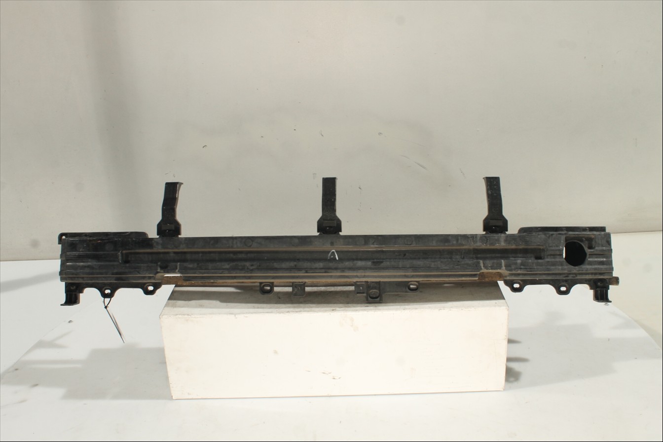 Traviesa paragolpes Tra.