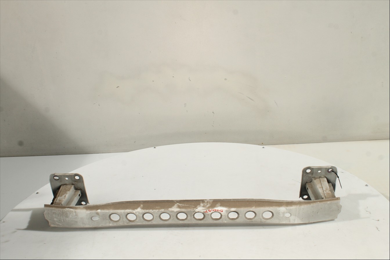 Traviesa paragolpes Tra.