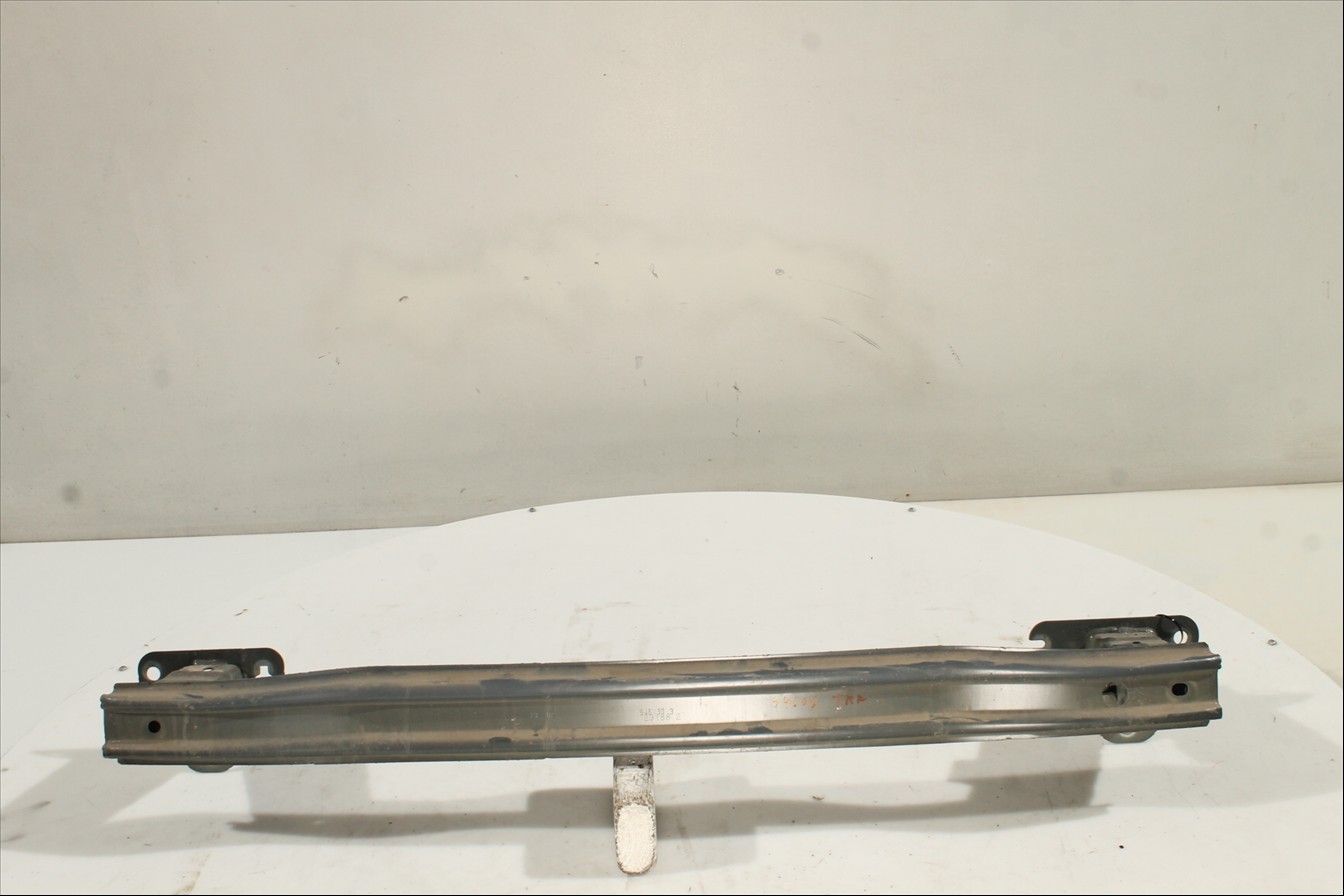 Traviesa paragolpes Tra.