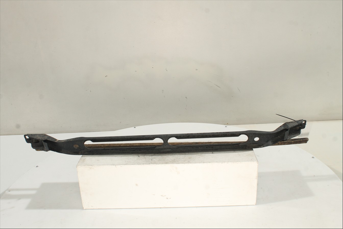 Traviesa paragolpes Del. Inf.