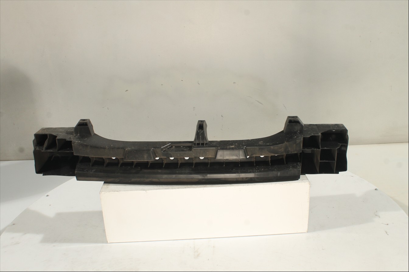 Traviesa paragolpes Tra.