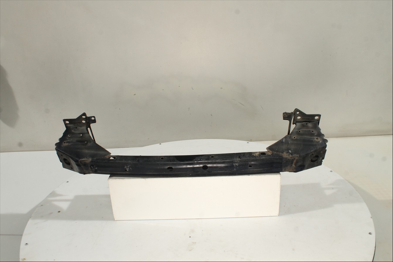 Traviesa paragolpes Del.