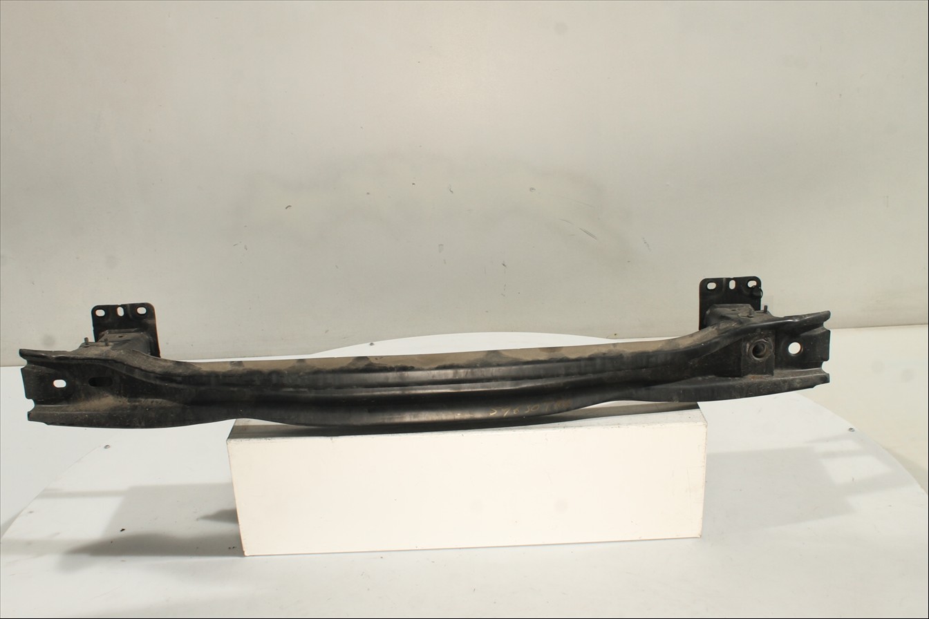 Traviesa paragolpes Tra.