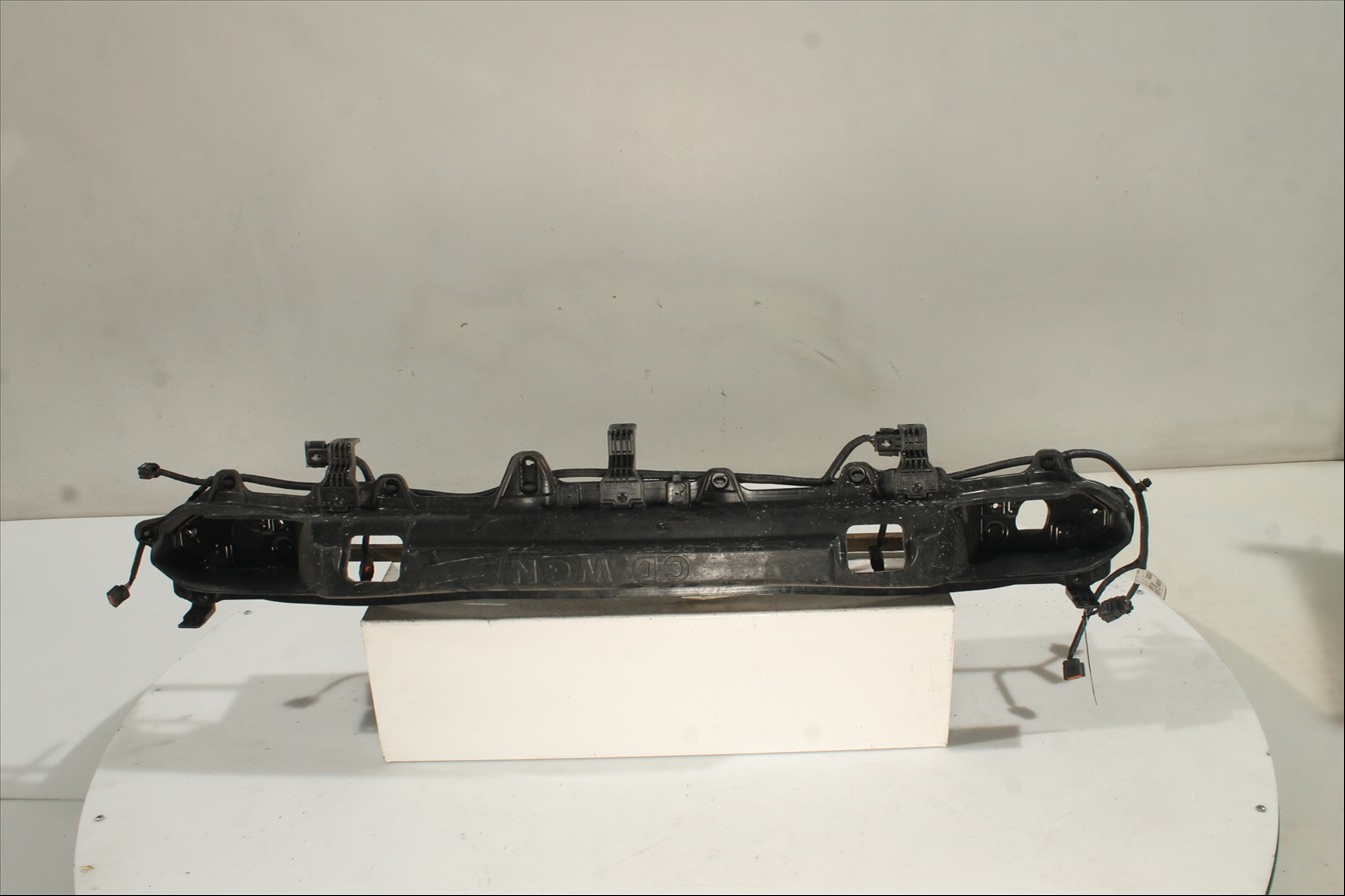 Traviesa paragolpes Tra.